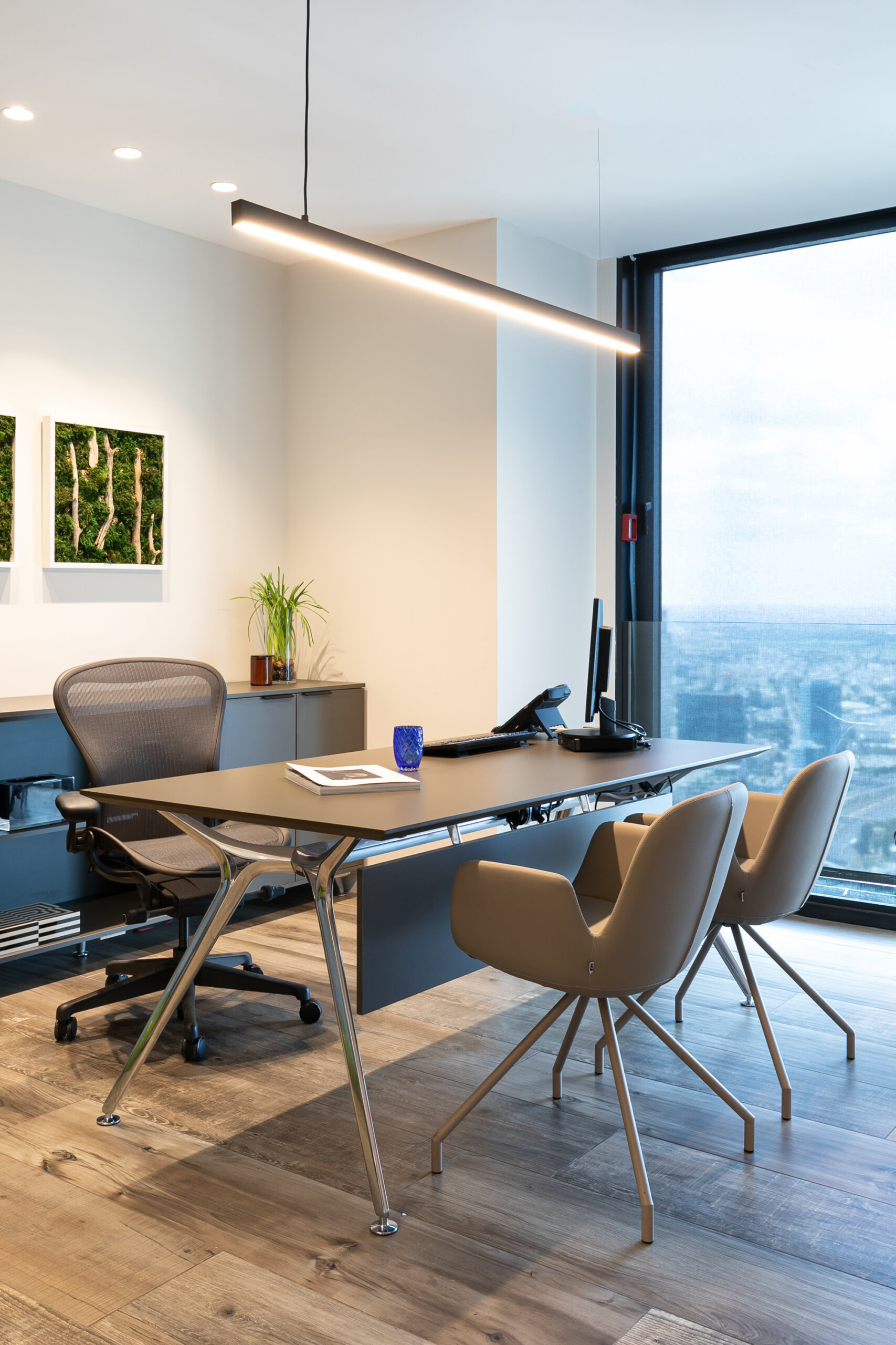 aeron-chairarkitek-tabledaisy-chair-btארונית-בייצור-פיטרו-2.jpeg